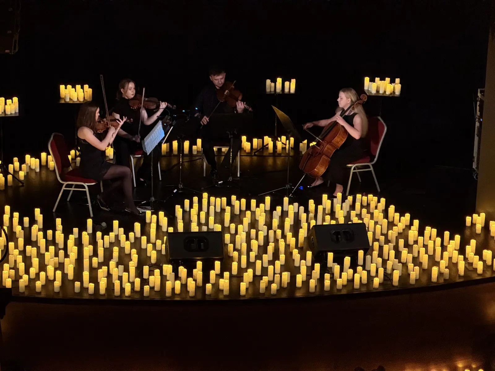 Kwartet i świece z boku sceny. Koncert przy świecach w Przemyślu, 19.05.2026